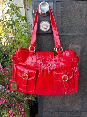 Gorgeous Y2k Candy Apple Red Patent leather handbag by Maxx New York